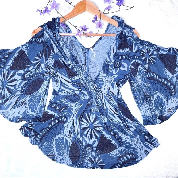 ⭐️SOLD⭐️3/$20 🔥Free People | Boho AZURE Blue Floral Bell Sleeve Top Sz SP - Picture 4 of 10